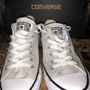 converse unisex! Men’s size 4.5 women’s 6.5